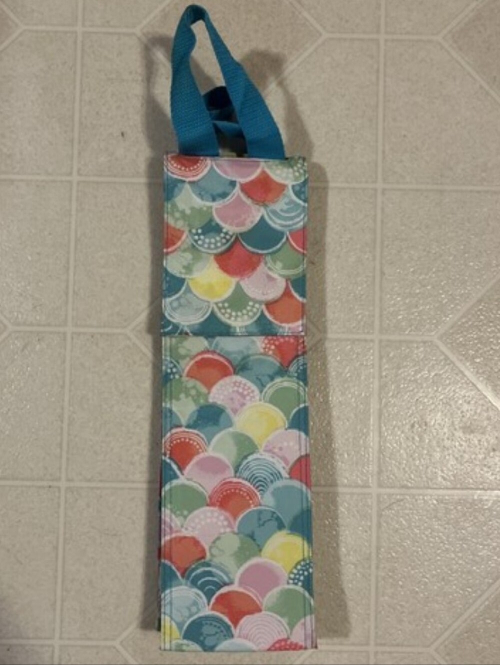 Thirty-One Colorful Scallop Pattern Camera or Strap Cover - Bright Multi